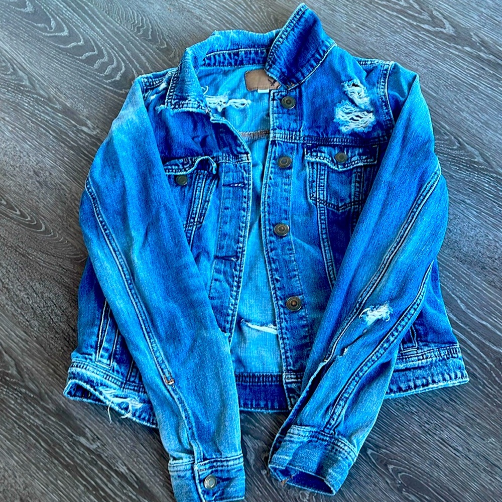 Ripped American Eagle Jean Jacket Size Medium